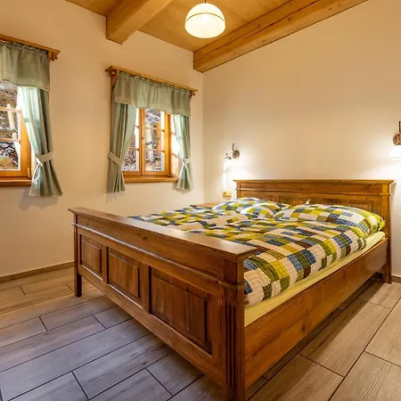 Drevenka Pod Strani Chalet *