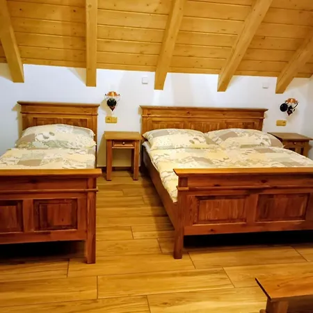 Dřevěnka Pod Strání Horská chata