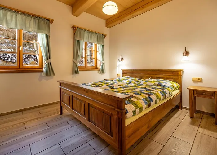 Drevenka Pod Strani Chalet *